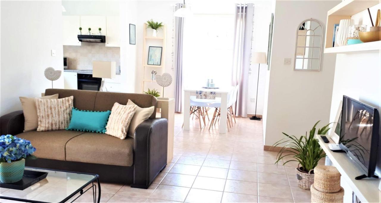 Perfectly Located 2Bdr/Pool+Near Beach+Free Wifi Apartment Paphos Bagian luar foto